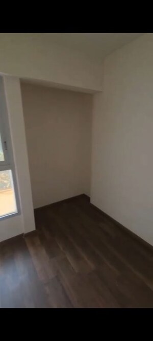 Room in 2 BHK Apartment at Piramal Vaikunth, Balkum Pada – for Sale