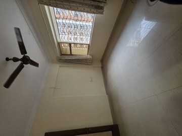 Room in 1 BHK Apartment at Agarwal Trinity Towers, Malad West – for Rent