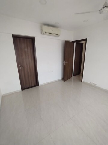 Room in 2 BHK Apartment at Supreme 19, Lokhandwala – for Rent