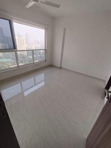 Room in 2 BHK Apartment at Supreme 19, Lokhandwala – for Rent