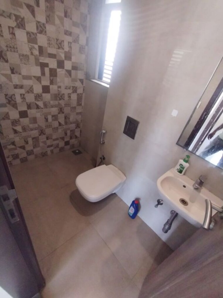 Bathroom, supreme-19 2 Bedroom 638 Sq.Ft. Apartment In Lokhandwala Mumbai 10056360