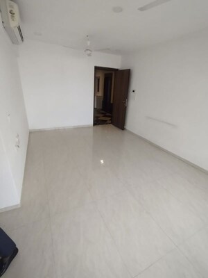 Room in 2 BHK Apartment at Supreme 19, Lokhandwala – for Rent