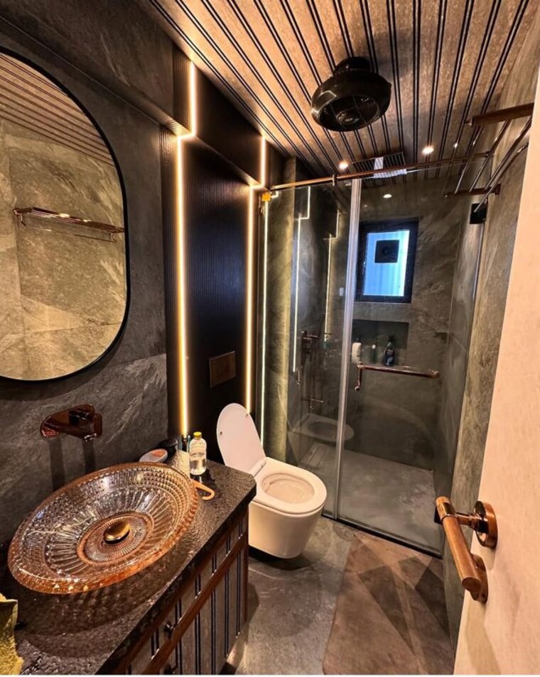 Gym, rustomjee-seasons 3 Bedroom 1400 Sq.Ft. Apartment In Bandra East Mumbai 10056362