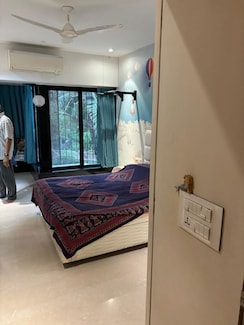 3 BHK + Pooja Room Apartment For Rent in Rustomjee Seasons
