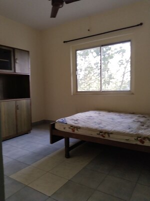 Bedroom in Studio Apartment at Agarkar Nagar – for Rent