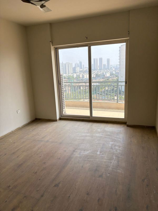3 BHK + Servant Room Apartment For Sale in DLF New Town Heights I