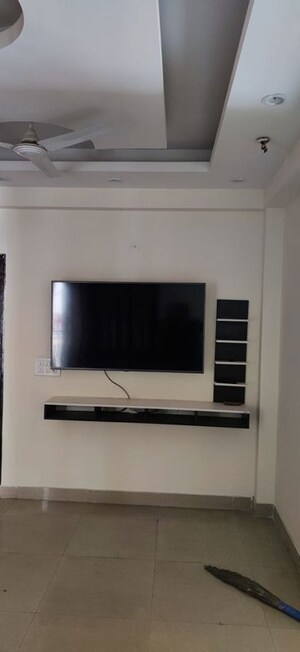 Furnished Amenities in 3 BHK Apartment at Gardenia Golf City, Sector 75 – for Rent