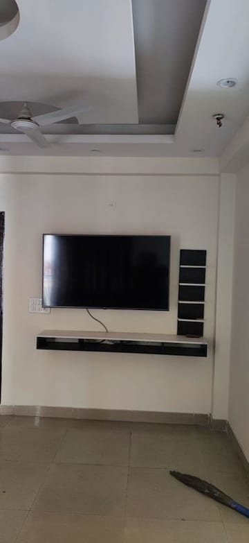 Furnished Amenities in 3 BHK Apartment at Gardenia Golf City, Sector 75 – for Rent