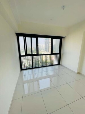 Room in 2 BHK Apartment at Duville Riverdale Heights, Kharadi – for Rent