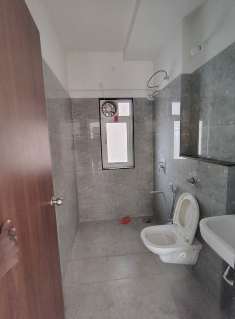 Bathroom, vtp-beaumonde 2 Bedroom 950 Sq.Ft. Apartment In Kharadi Pune 10056458