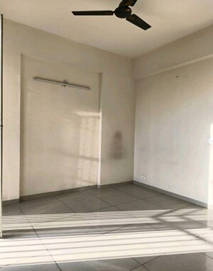 Room in 3 BHK Apartment at Wave Dream Homes, Wave City – for Rent