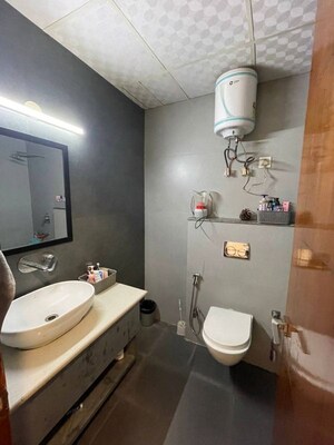 Master Bedroom in 3 BHK Builder Floor at Sector 38 – for Rent