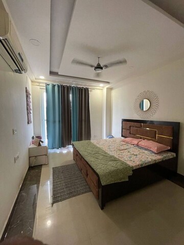 Bedroom in 3 BHK Builder Floor at Sector 38 – for Rent