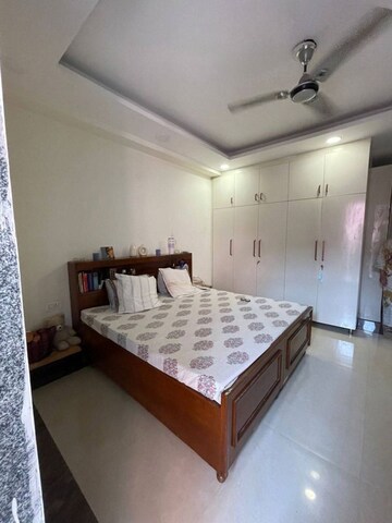 Bedroom in 3 BHK Builder Floor at Sector 38 – for Rent