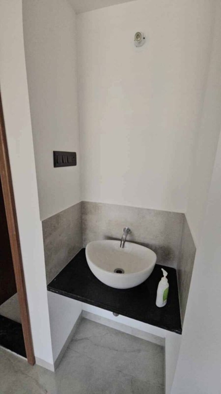 Bathroom, unique-youtopia 2 Bedroom 860 Sq.Ft. Apartment In Kharadi Pune 10056486