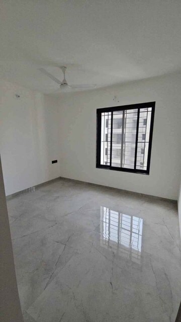 Room in 2 BHK Apartment at Unique Youtopia, Kharadi – for Rent