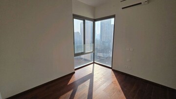 Room in 3 BHK Apartment at Piramal Mahalaxmi, Mahalaxmi – for Rent