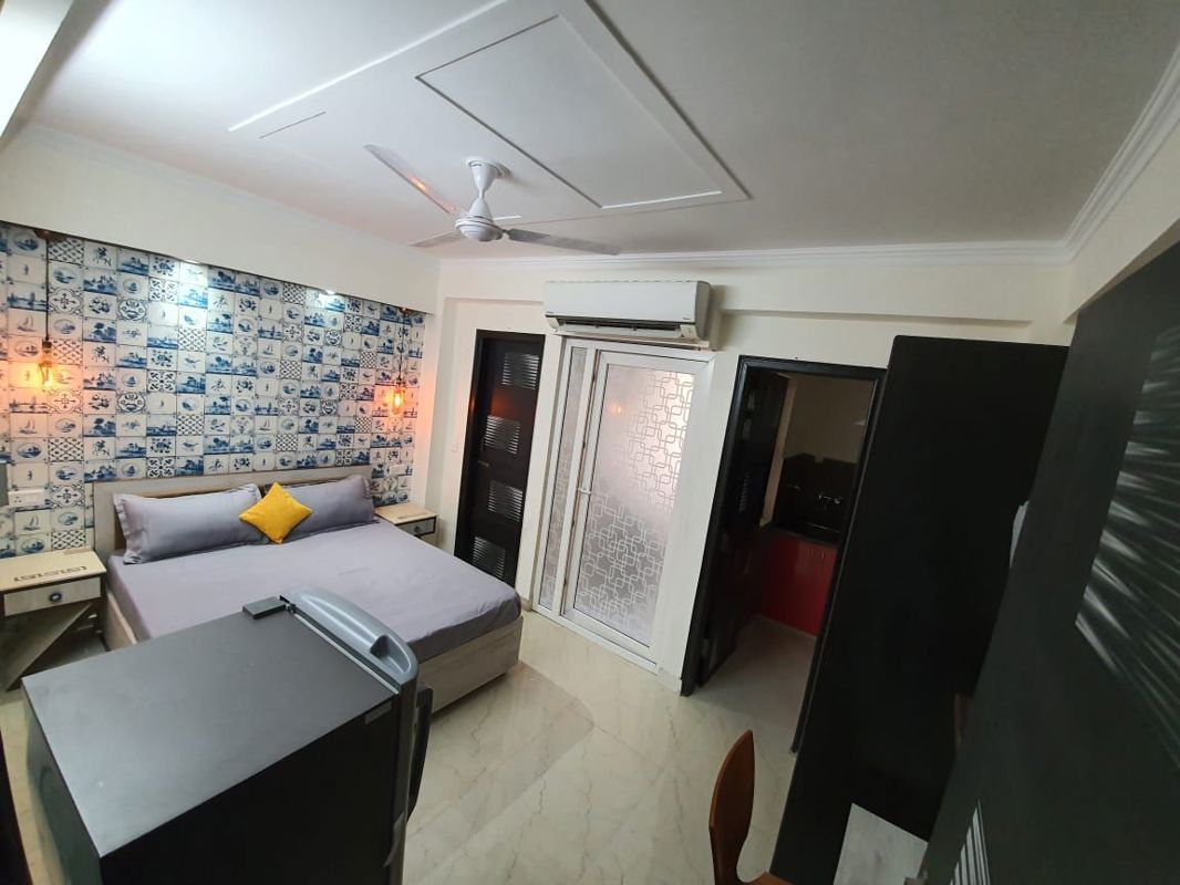 2 BHK 260 Sq.Yd. Apartment in Dhavalgiri Apartment Sector 11