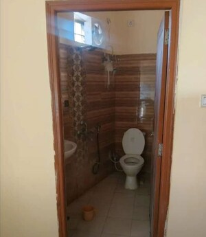 Furnished Amenities in 1 BHK Apartment at Nishat Ganj – for Rent