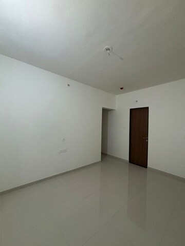 Room in 2 BHK Apartment at K Raheja Sterling, Mohammadwadi – for Rent