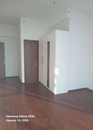 Room in 3 BHK Apartment at Piramal Mahalaxmi, Mahalaxmi – for Rent