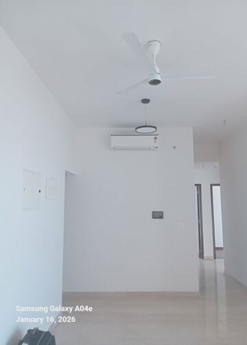 Room in 3 BHK Apartment at Piramal Mahalaxmi, Mahalaxmi – for Rent