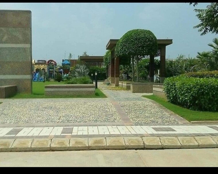 Garden, omaxe-new-chandigarh  265 Sq.Yd. Plot In North Mullanpur Chandigarh 10056640