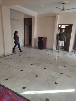 3 BHK + Pooja Room Builder Floor For Rent in RWA Apartments Sector 20