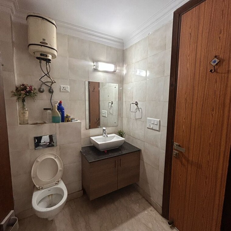 Bathroom, chattarpur 2 Bedroom 700 Sq.Ft. Builder Floor In Chattarpur Delhi 10056666