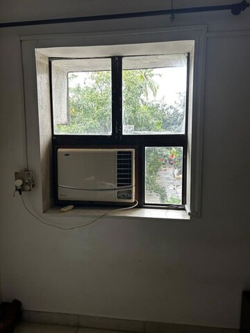 Room in 2 BHK Apartment at Panchvati CHS Andheri, Andheri West – for Rent
