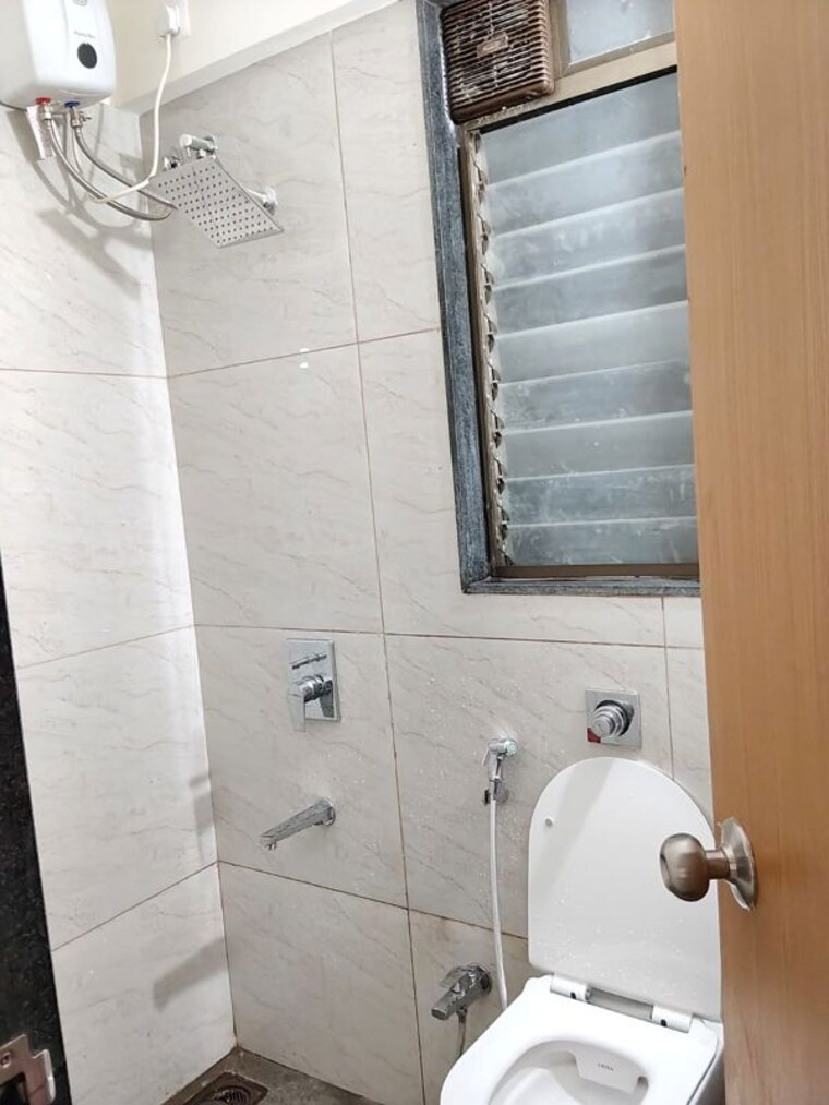 Bathroom, chandak-34-park-estate 2 Bedroom 610 Sq.Ft. Apartment In Goregaon West Mumbai 10056652