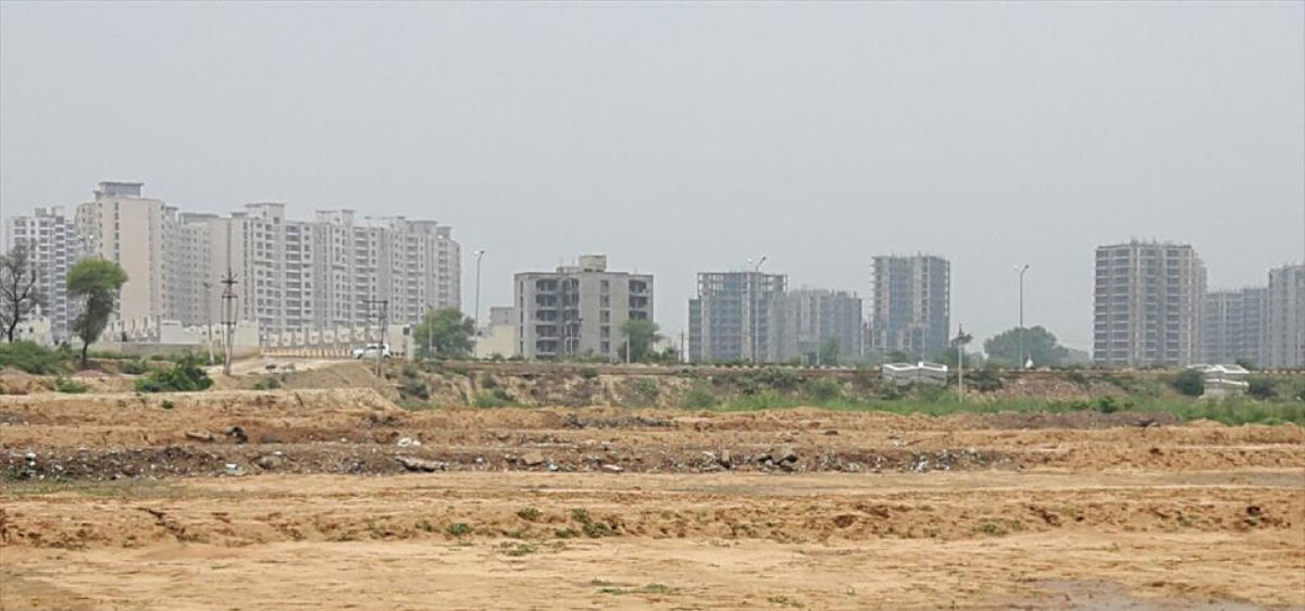 Plot For Sale in Sector 76
