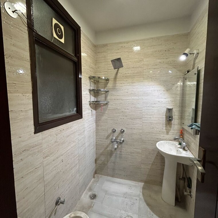 Bathroom, chattarpur 3 Bedroom 1125 Sq.Ft. Builder Floor In Chattarpur Delhi 10056691
