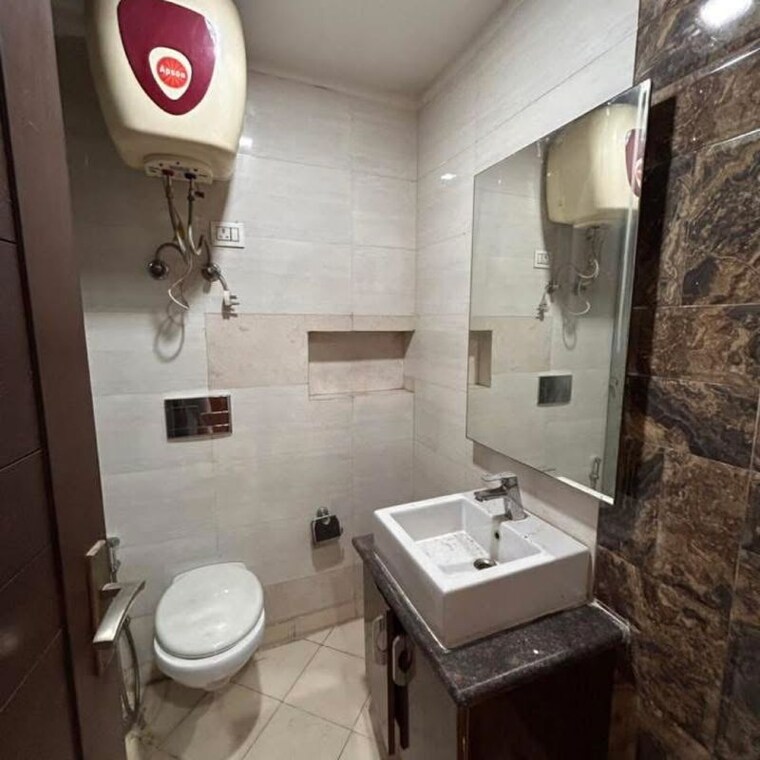 Bathroom, chattarpur 3 Bedroom 1125 Sq.Ft. Builder Floor In Chattarpur Delhi 10056695
