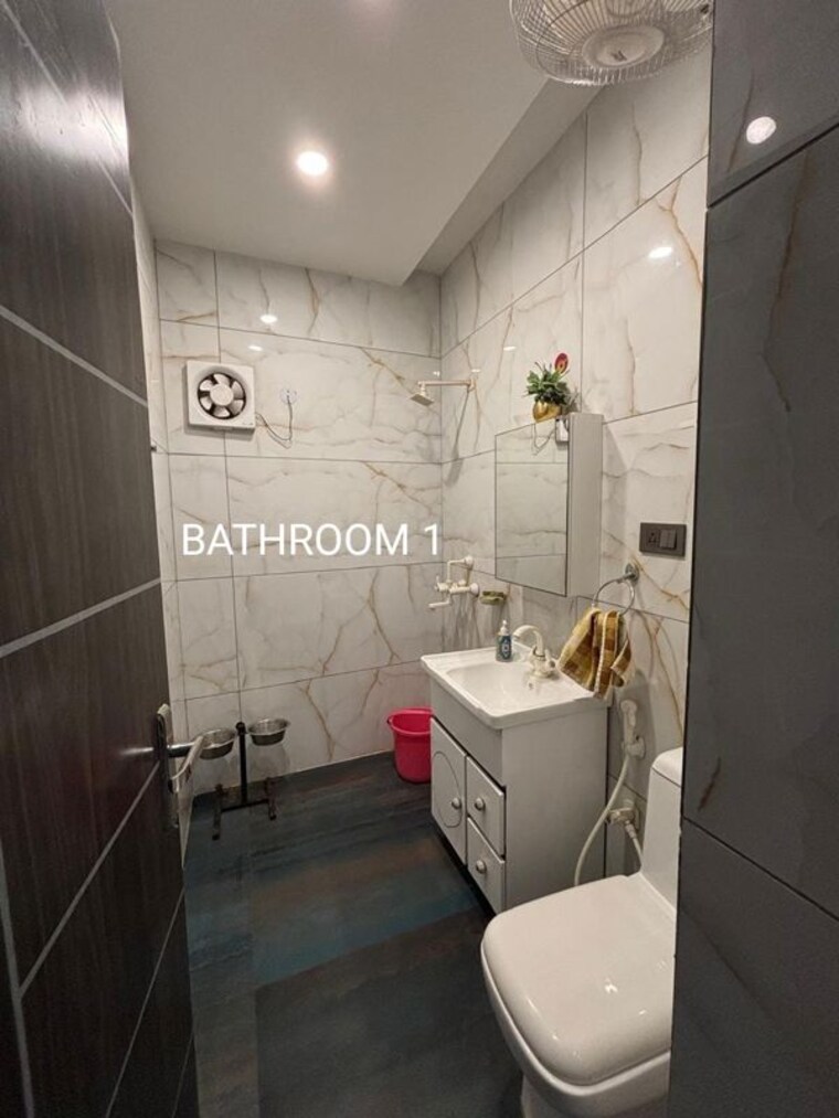 Bathroom, varun-enclave 2 Bedroom 900 Sq.Ft. Apartment In Sector 28 Noida 10056702