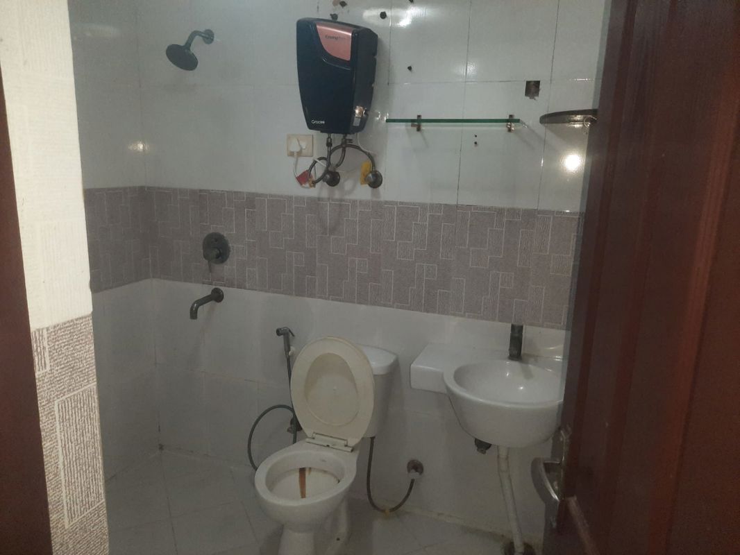 2 BHK + Pooja Room Apartment For Rent in Varun Enclave