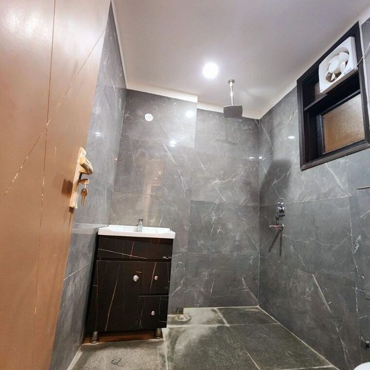 Attached Bathroom, chattarpur 3 Bedroom 1150 Sq.Ft. Builder Floor In Chattarpur Delhi 10056704
