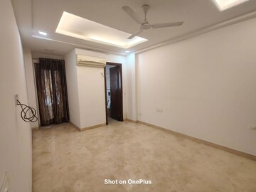 Room in 3 BHK Builder Floor at Greater Kailash I – for Rent