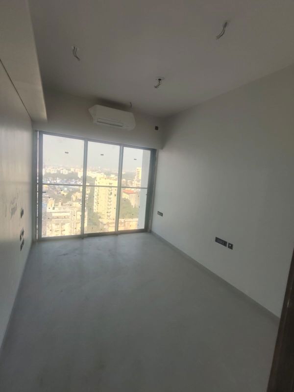 2 BHK + Extra Room Apartment For Sale in Rustomjee Paramount