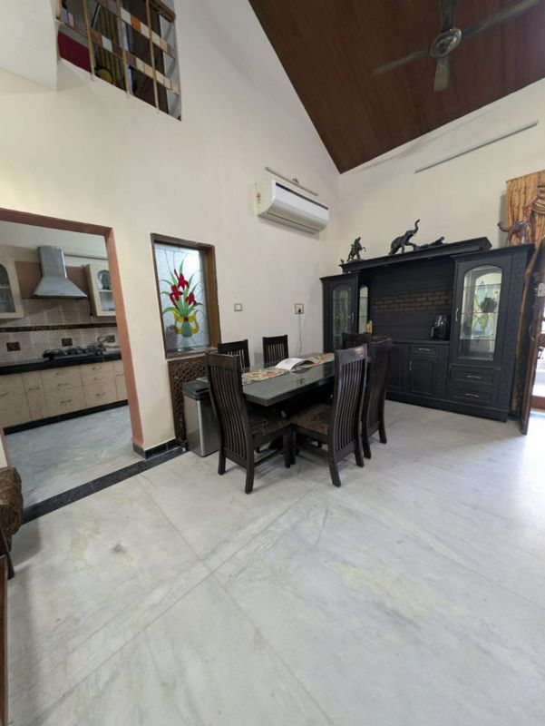 2 BHK Apartment For Rent in RWA Apartments Sector 12