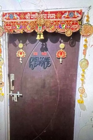 Master Plan in 2 BHK Apartment at Vigyan Khand – for Rent