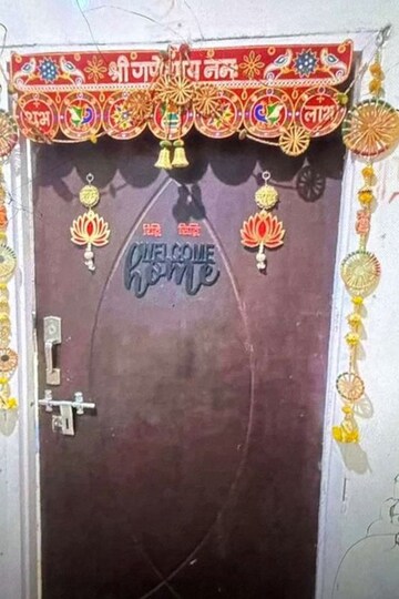 Master Plan in 2 BHK Apartment at Vigyan Khand – for Rent