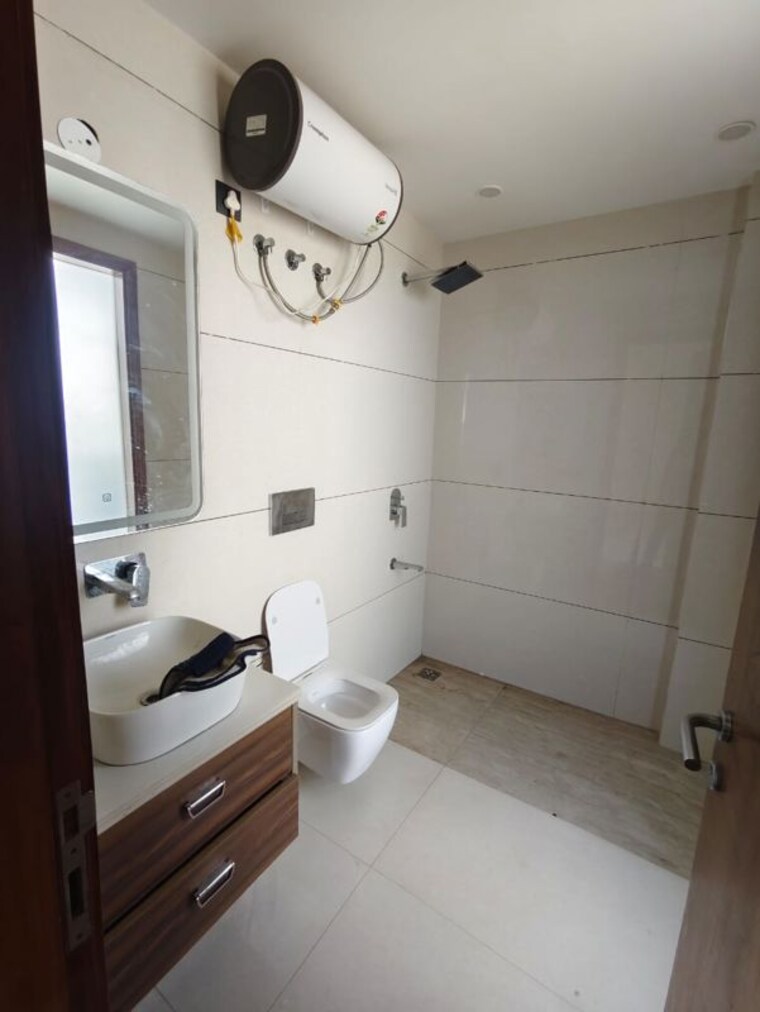 Bathroom, sector 57 3 Bedroom 2500 Sq.Ft. Builder Floor In Sector 57 Gurgaon 10056787