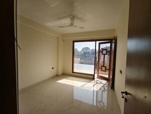 Room in 3 BHK Builder Floor at Sector 57 – for Rent