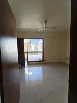 Room in 3 BHK Builder Floor at Sector 57 – for Rent