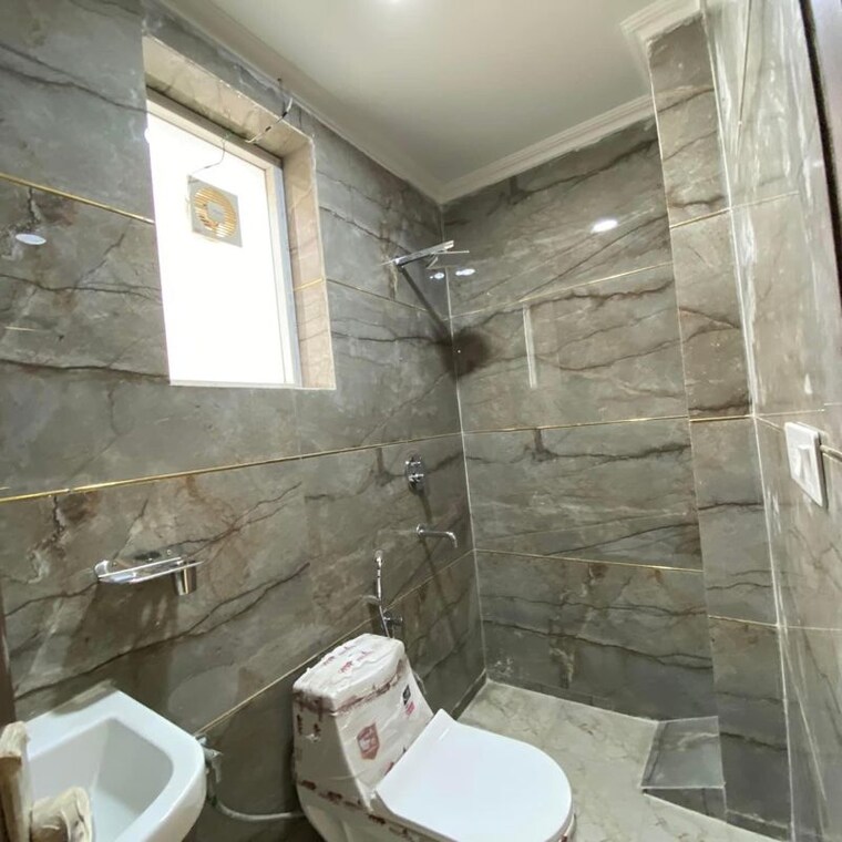 Bathroom, chattarpur 3 Bedroom 1250 Sq.Ft. Builder Floor In Chattarpur Delhi 10056825