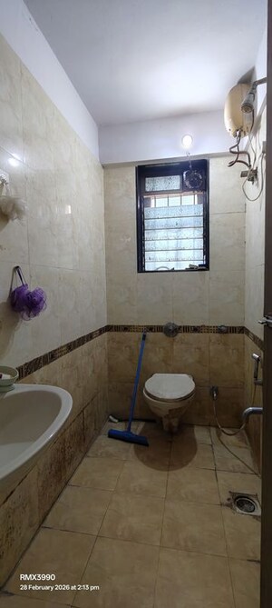 Bathroom in 1.5 BHK Apartment at Suncity Complex, Powai – for Sale