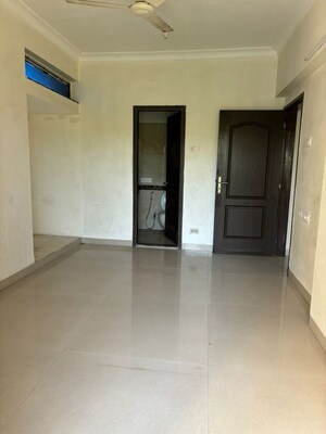 Room in 3 BHK Apartment at K Raheja Heights, Malad East – for Rent