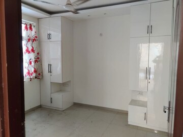Bathroom in 3 BHK Apartment at Omaxe R2, Gomti Nagar – for Rent