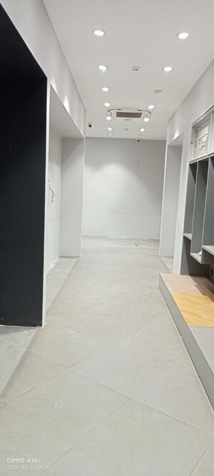  Shop For Rent in Fort